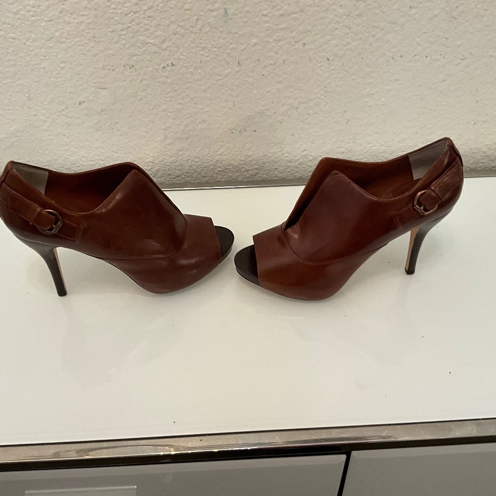 NWOB MAX STUDIO CONCAC BUTTER SOFT PEEP TOE BOOTIE BOOT SHOE